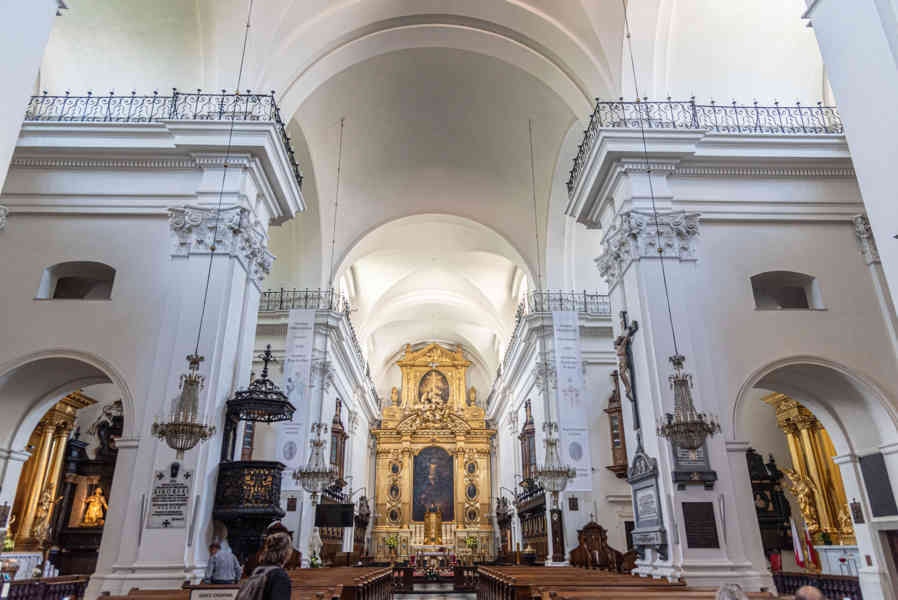 Polonia - Varsovia 145 - iglesia de la Santa Cruz.jpg